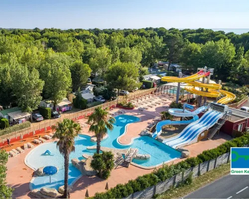 Overzicht zwembad van Roan camping De Canet.