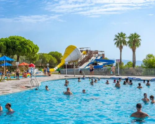 Waterglijbanen op Roan camping Vilanova Park.