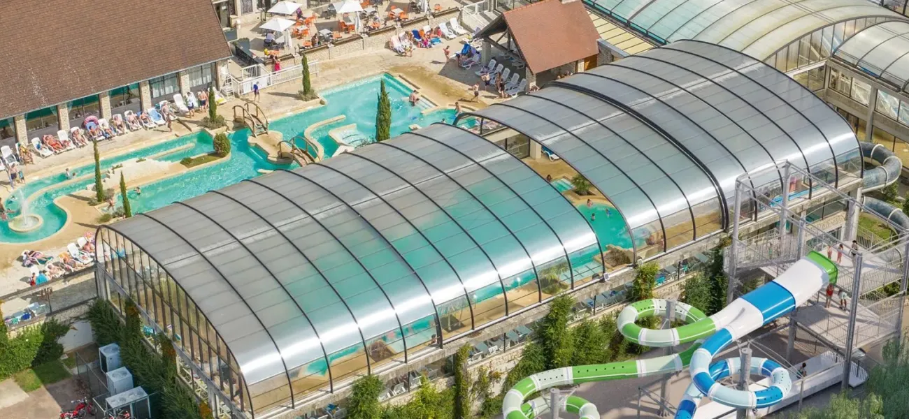 Zwembad op camping La Croix du Vieux Pont in Picardië.