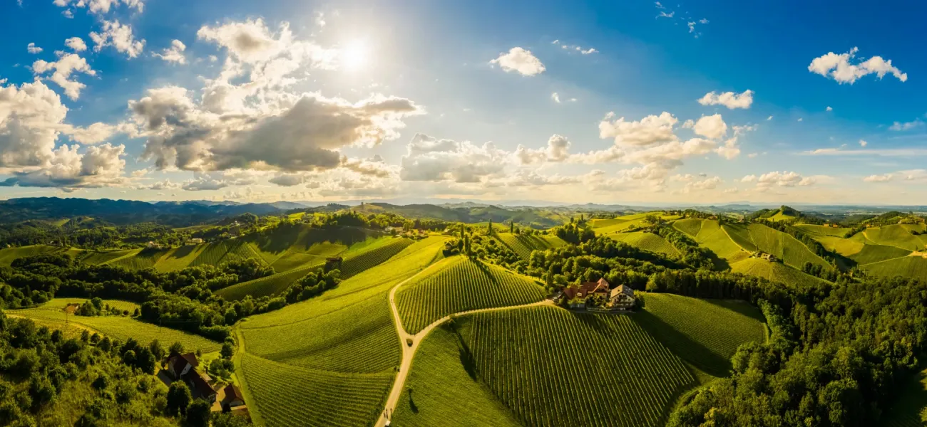 Panoramische foto van het landschap van Steiermark.