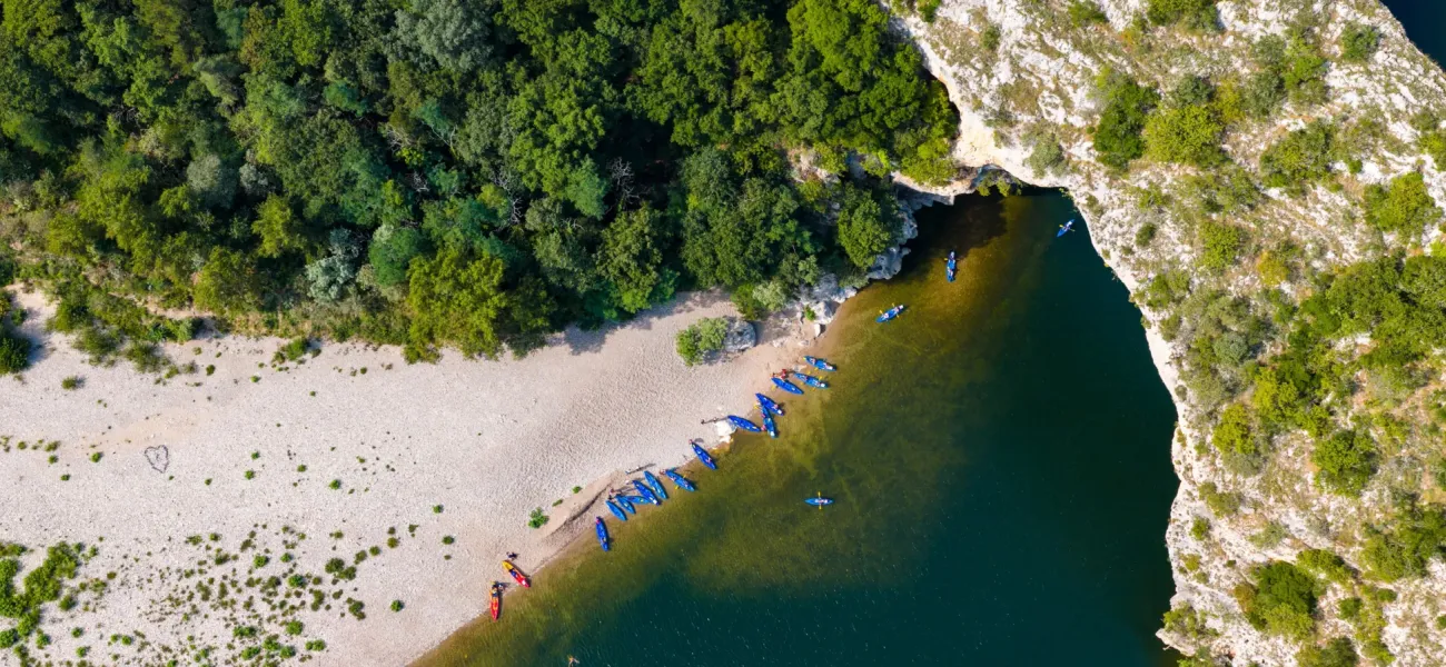 Een meer in de Ardèche.