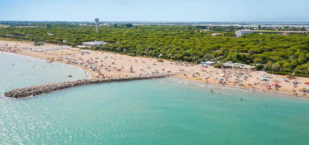 Het strand bij Roan camping Union Lido Mare in de regio Vento.