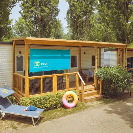 Gratis airconditioning en luxe houten veranda