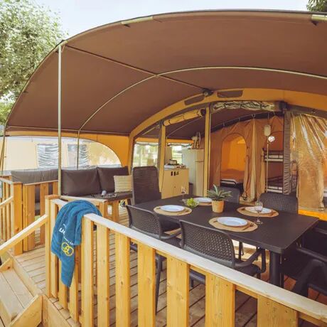 In een luxe lodgetent met last minute korting